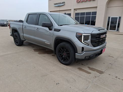 Used 2023 GMC Sierra 1500 Elevation image 2