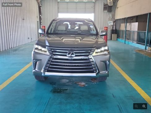 Used 2017 Lexus LX 570 4WD w/ Luxury Package image 5