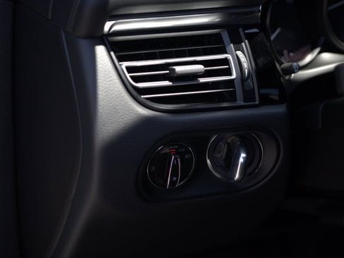 Certified 2025 Porsche Macan Turbo image 27