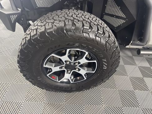 Used 2022 Jeep Wrangler Unlimited Rubicon w/ Cold Weather Group image 10