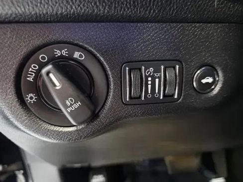 Used 2015 Dodge Challenger R/T w/ Quick Order Package 28B R/T RWD image 19