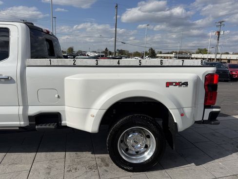 Used 2025 Ford F450 Platinum w/ FX4 Off-Road Package AWD/4WD image 35