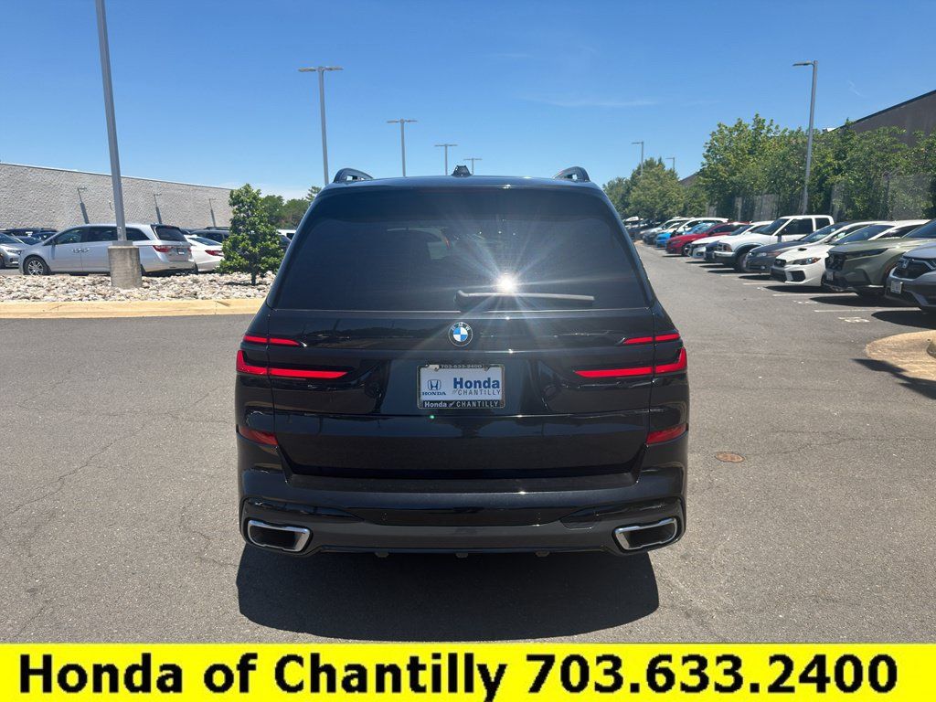 Used 2023 BMW X7 xDrive40i w/ M Sport Package AWD/4WD image 6