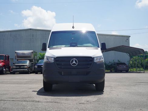 Used 2025 Mercedes-Benz Sprinter 2500 image 2