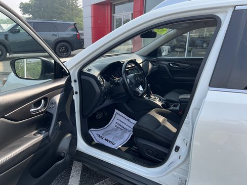 Used 2020 Nissan Rogue SV AWD/4WD image 2