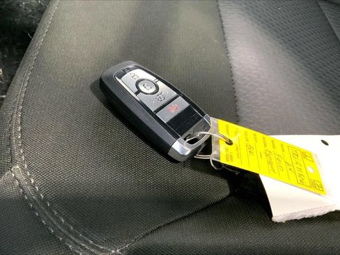 Used 2024 Ford Explorer XLT RWD image 19
