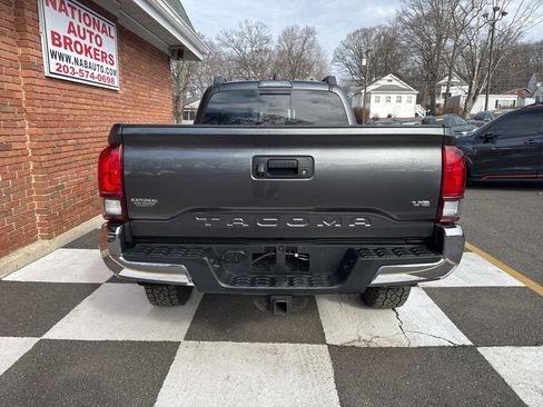Used 2018 Toyota Tacoma TRD Off-Road image 10