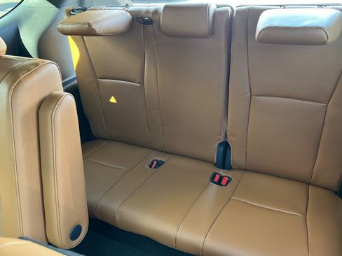New 2025 Toyota Highlander Platinum image 16