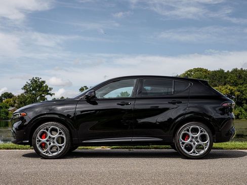 New 2025 Alfa Romeo Tonale w/ Premium Package image 12