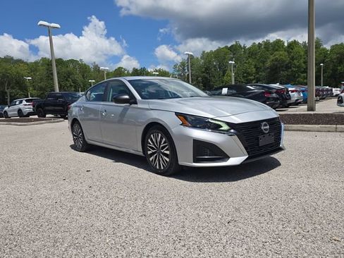 Certified 2024 Nissan Altima 2.5 SV FWD image 2
