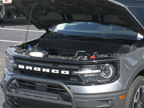 Used 2024 Ford Bronco Sport Outer Banks w/ Tech Package AWD/4WD image 8