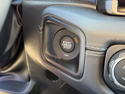 Used 2025 Jeep Wrangler Sahara image 24