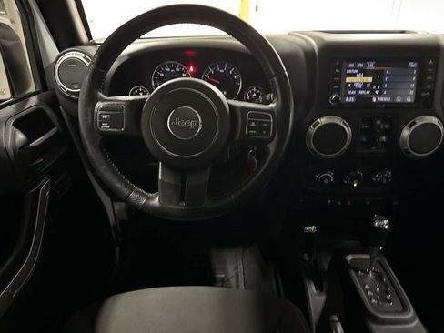 Used 2018 Jeep Wrangler Unlimited Sahara AWD/4WD image 11