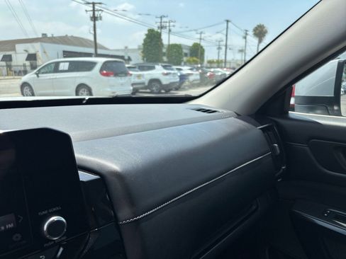 Used 2025 Nissan Pathfinder SV FWD image 40