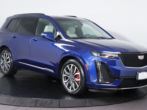 Used 2023 Cadillac XT6 Sport w/ Technology Package image 7