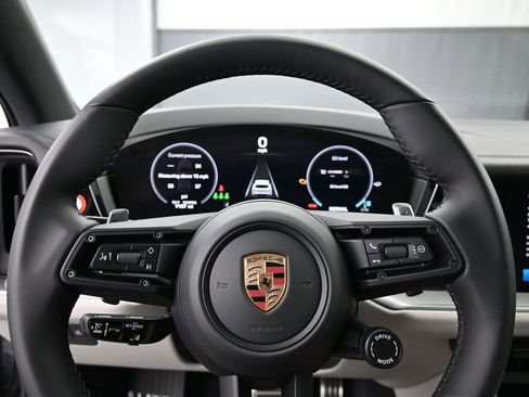 Certified 2025 Porsche Cayenne S image 7