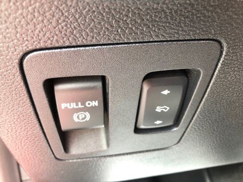 Used 2018 Ford F150 XLT w/ Equipment Group 302A Luxury AWD/4WD image 39