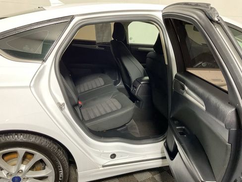 Used 2020 Ford Fusion SE image 30