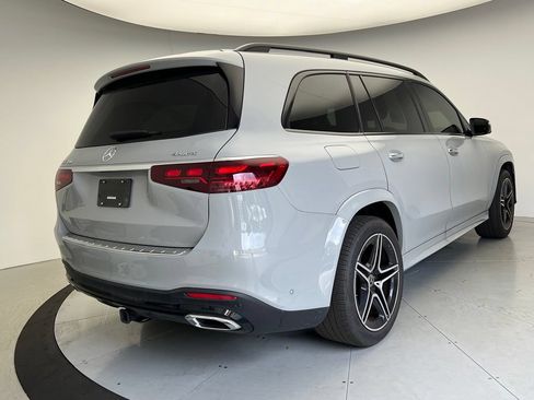 Used 2024 Mercedes-Benz GLS 450 4MATIC image 3