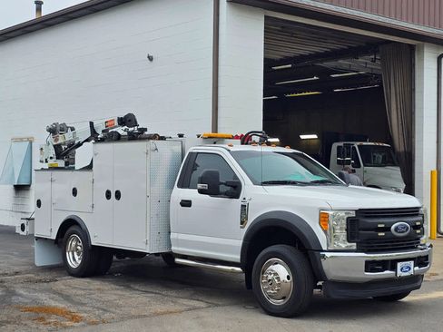 Used 2017 Ford F550 4x4 Regular Cab Super Duty image 2