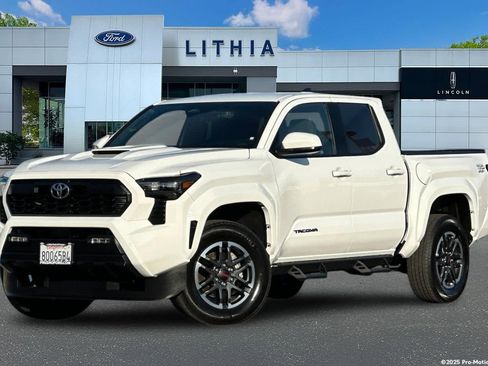 Used 2024 Toyota Tacoma TRD Sport image 1
