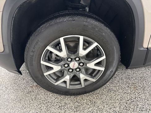 Used 2023 GMC Acadia SLE w/ Driver Convenience Package image 15