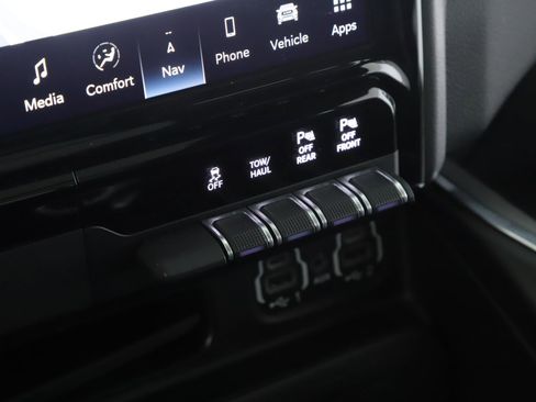 Used 2023 RAM 1500 Laramie AWD/4WD image 15