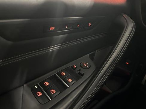 Used 2020 BMW M550i xDrive image 33