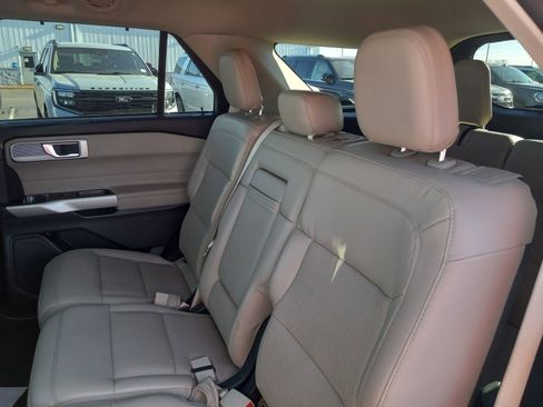 Used 2023 Ford Explorer Limited image 14