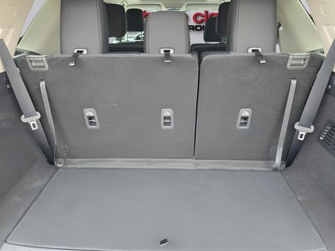 New 2026 Nissan Pathfinder SV w/ SV Premium Package FWD image 31