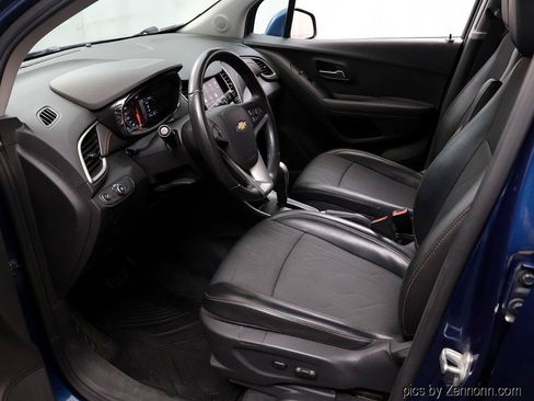 Used 2020 Chevrolet Trax LT w/ LT Convenience Package FWD image 12