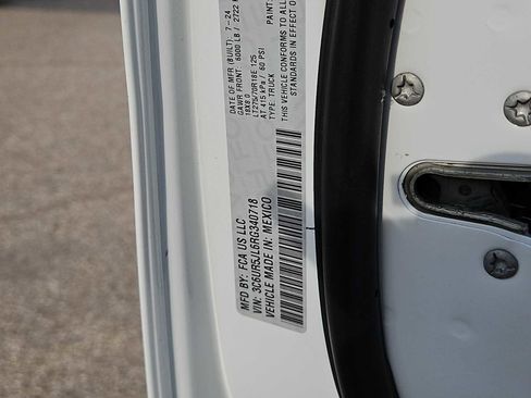 Used 2024 RAM 2500 Big Horn AWD/4WD image 25