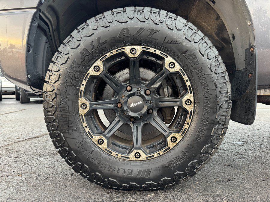 Used 2012 Toyota Tundra 4x4 CrewMax image 13