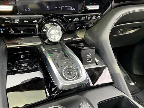 Used 2023 Acura MDX SH-AWD w/ Advance Package image 16