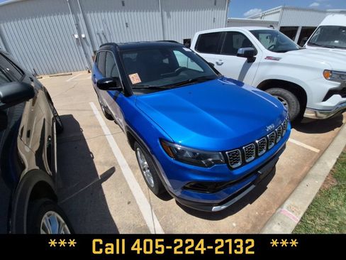 Used 2025 Jeep Compass Limited AWD/4WD image 15