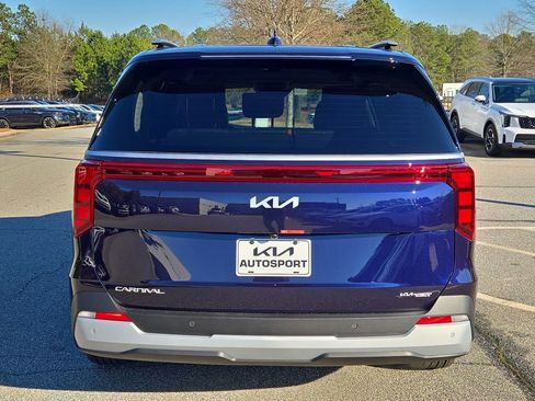 New 2026 Kia Carnival EX image 9