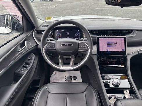 Used 2023 Jeep Grand Cherokee Limited image 25