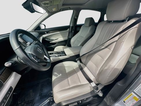 Used 2019 Honda Accord Touring image 13