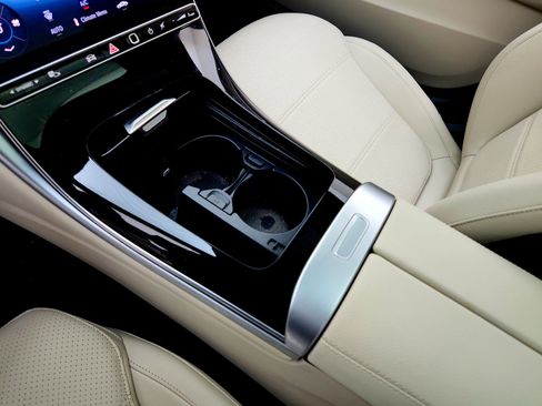 Used 2025 Mercedes-Benz C 300 Sedan image 30