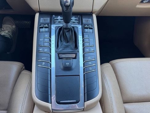 Used 2018 Porsche Macan image 31