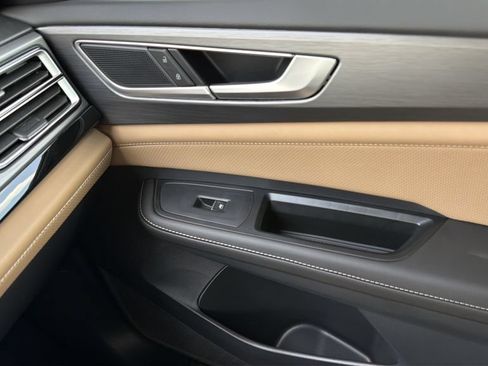 New 2026 Volkswagen Atlas Cross Sport SE FWD image 13