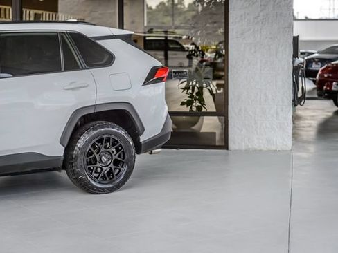 Used 2021 Toyota RAV4 XLE w/ Convenience Package FWD image 52