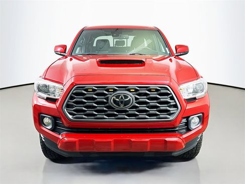 Used 2020 Toyota Tacoma TRD Sport image 2