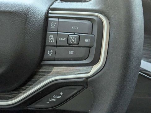 Used 2022 Jeep Wagoneer Series II w/ Premium Group I AWD/4WD image 18