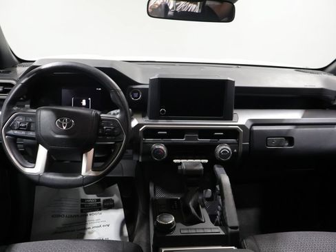 Used 2025 Toyota 4Runner SR5 AWD/4WD image 16