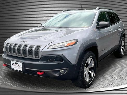 Used 2014 Jeep Cherokee Trailhawk w/ Comfort/Convenience Group AWD/4WD image 3