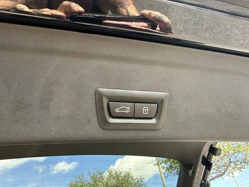 Certified 2025 BMW X6 xDrive40i image 12