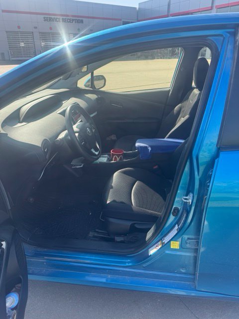 Used 2021 Toyota Prius LE AWD/4WD image 9