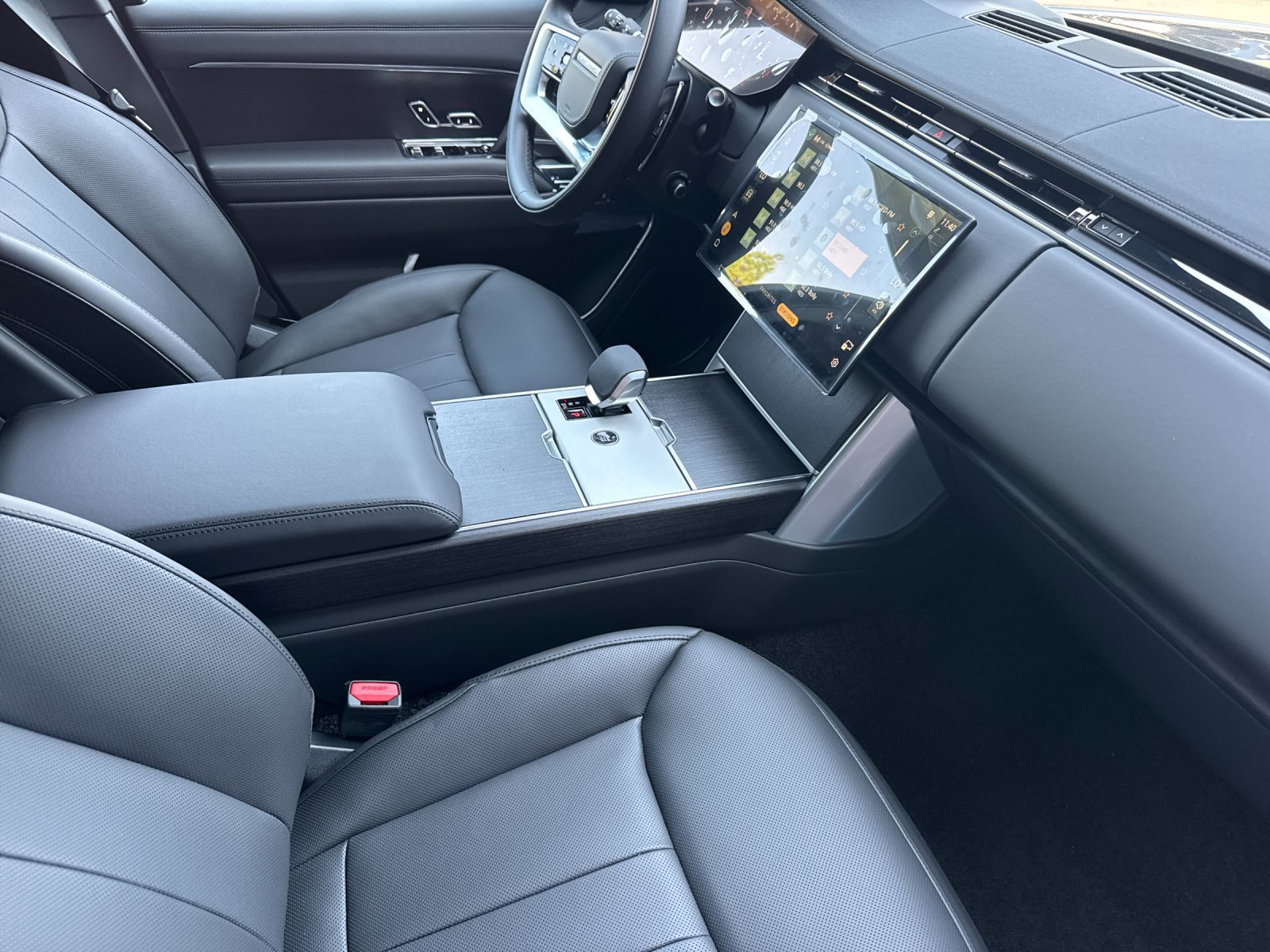 New 2026 Land Rover Range Rover SE AWD/4WD image 16