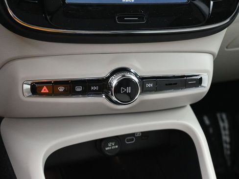 New 2026 Volvo XC40 B5 Ultra w/ Climate Package AWD/4WD image 15